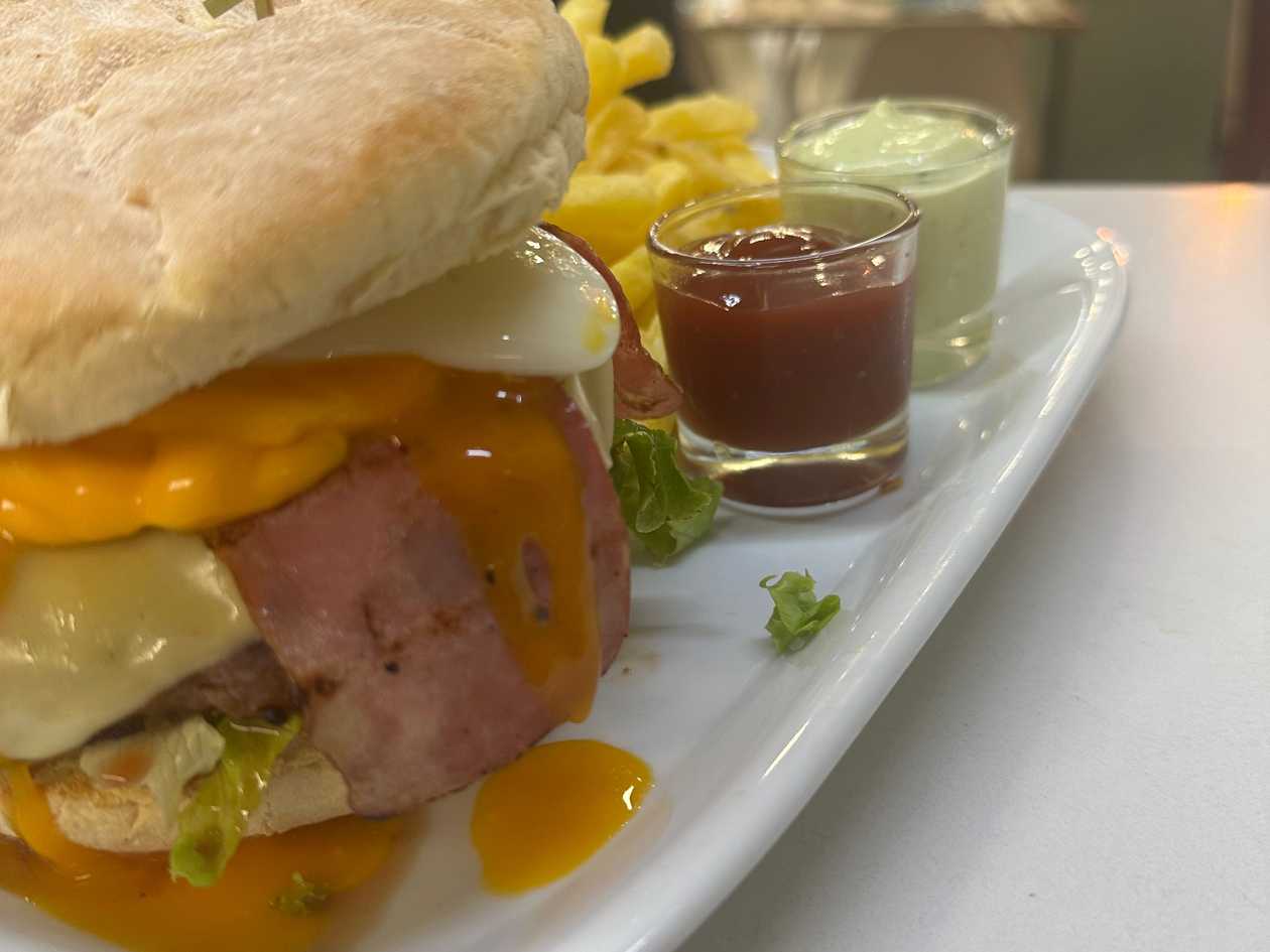 Vitó's Burger on Bolo do Caco Bread