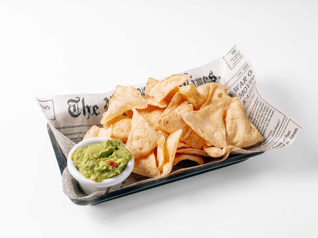 Guacamole nachos