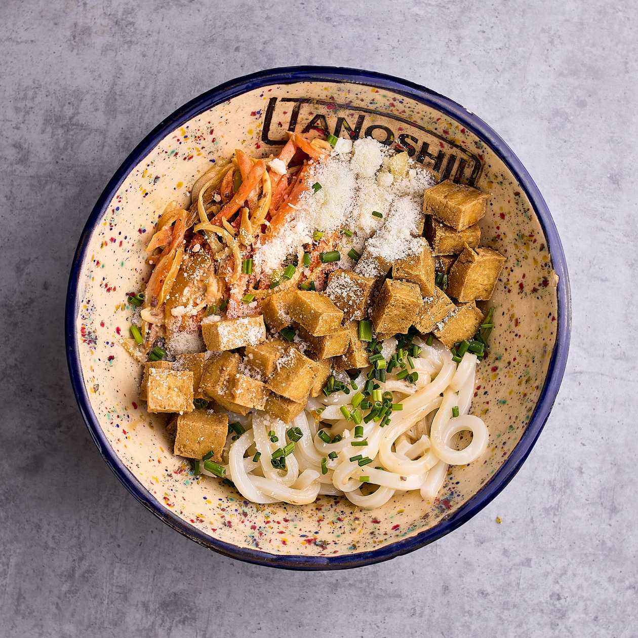 Udon ze smażonym tofu