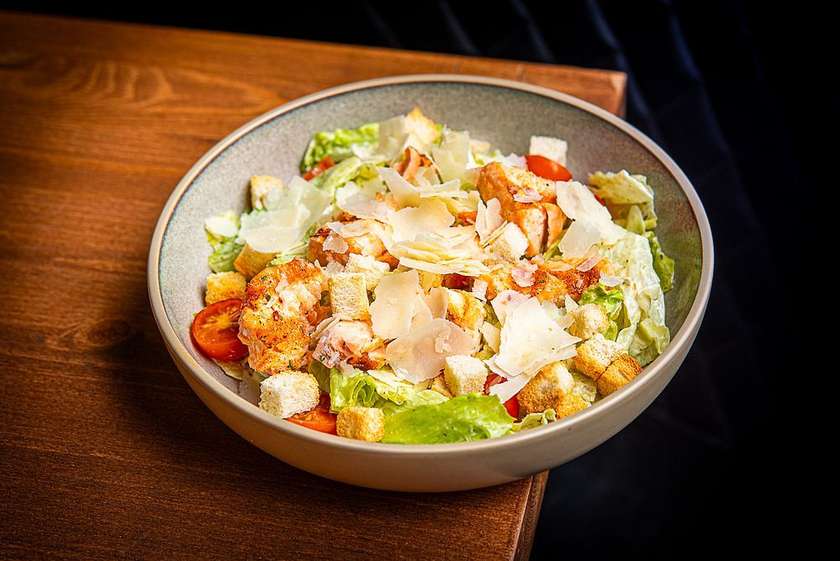 Caesari salat lõhega