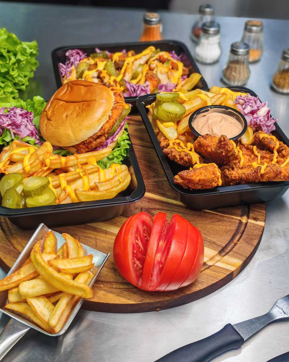 Crispy Nashville Burger + 2 Tenders
