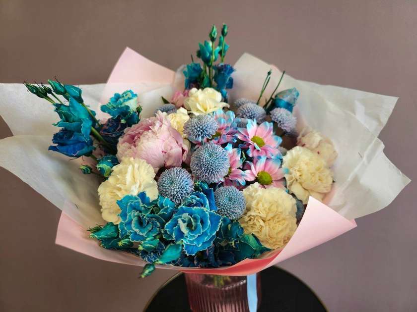 VIP Dyed Flower Bouquet (Blue/Pink)