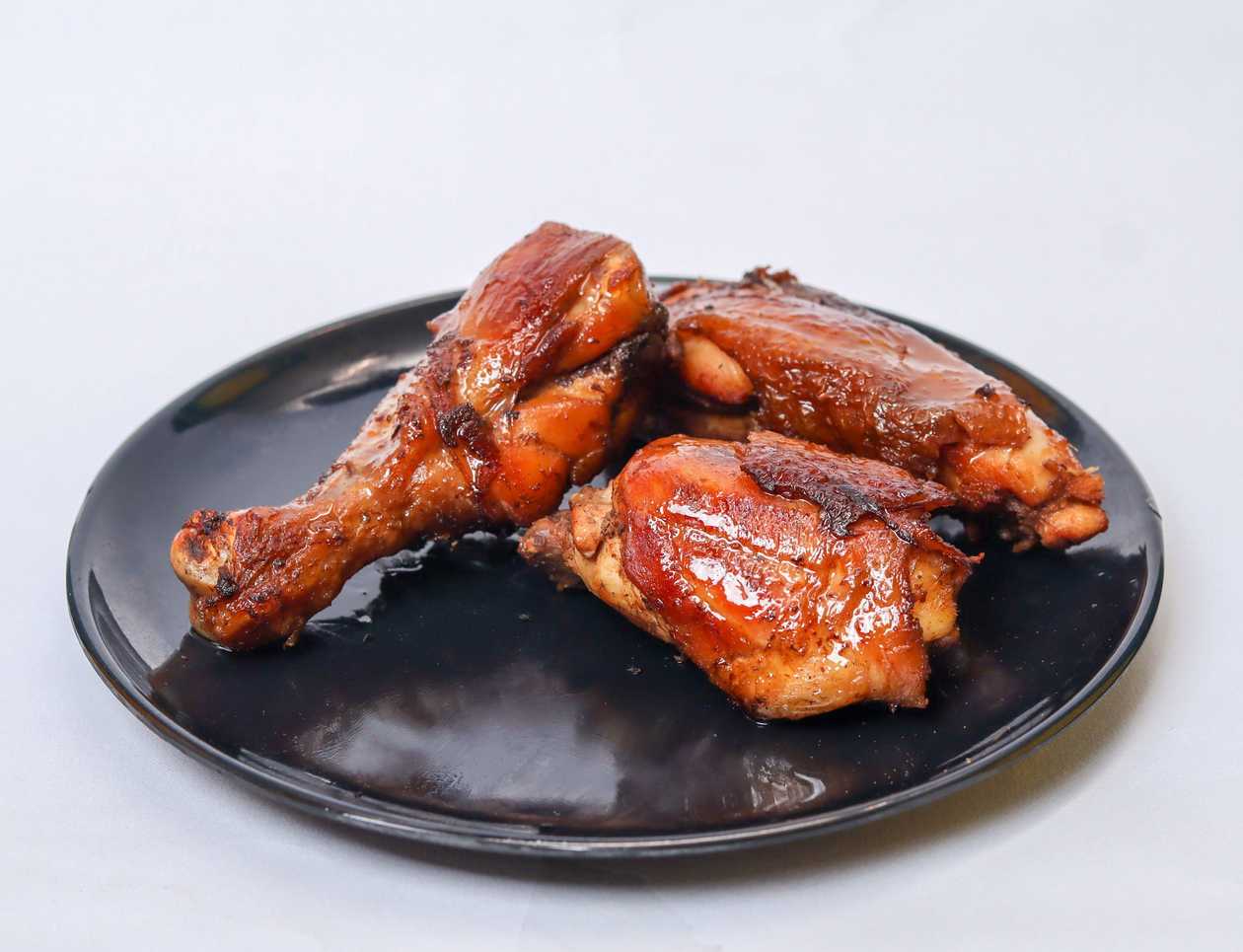 Pan-seared chicken (Quarter) with fries