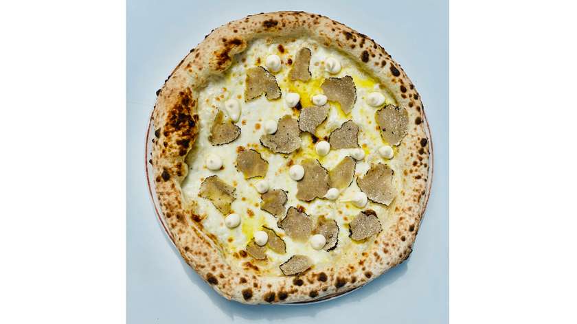 PIZZA AL TARTUFO NERO