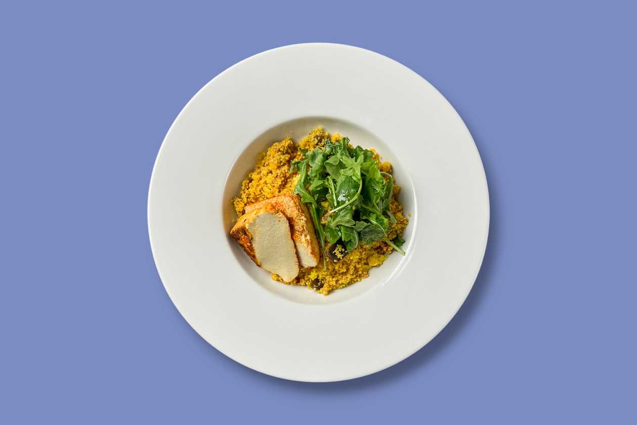 Marinované tofu na grilu s kuskusem a zeleninovým ratatouille