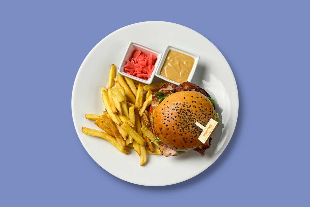 Wagyu burger s majonézou a hranolkami