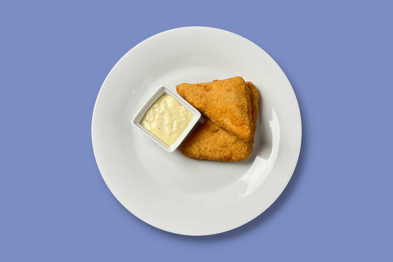 Smažený sýr Gouda s tatarskou omáčkou, vařené brambory
