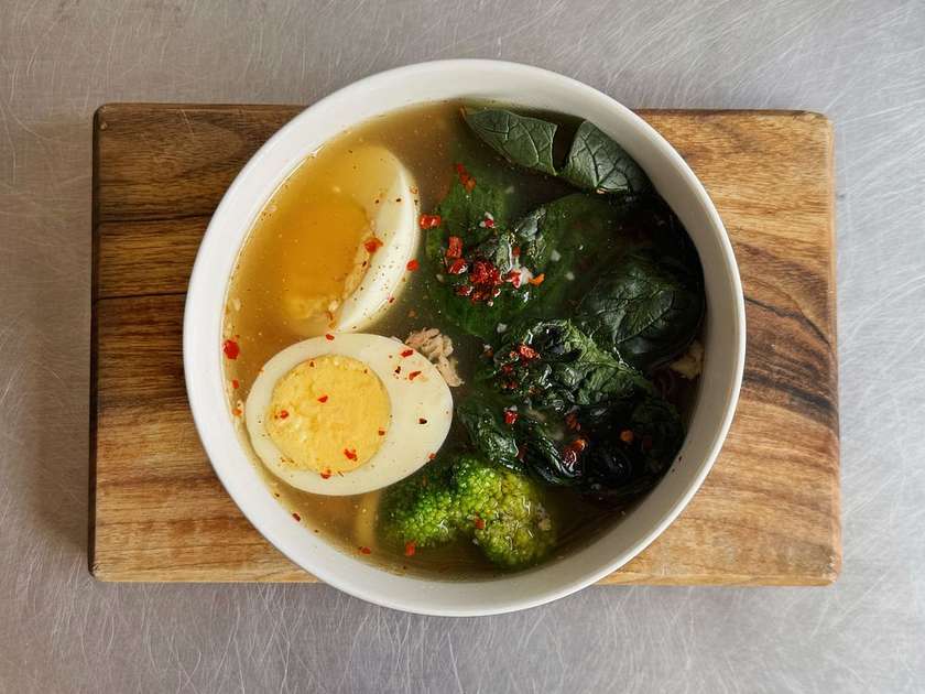 БУЛЬЙОН КУРЯЧИЙ З ЛОКШИНОЮ