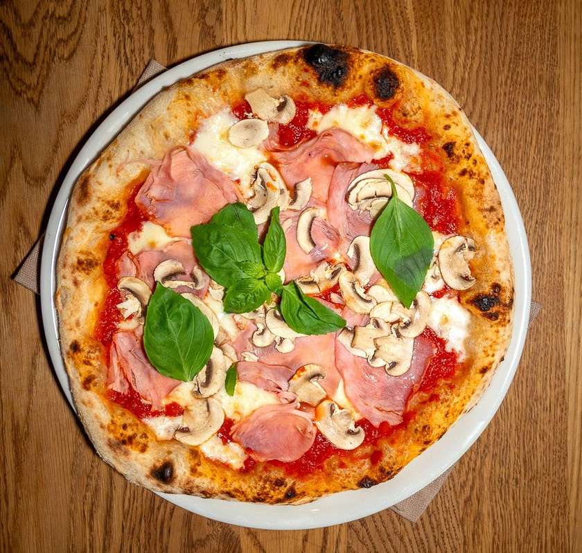 Pizza with ham and mushrooms