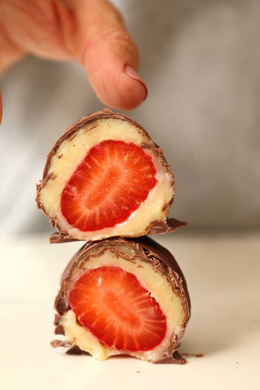 Box of 2 Strawberry Bonbons
