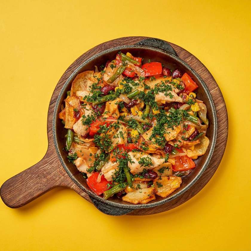 Frying pan with chicken