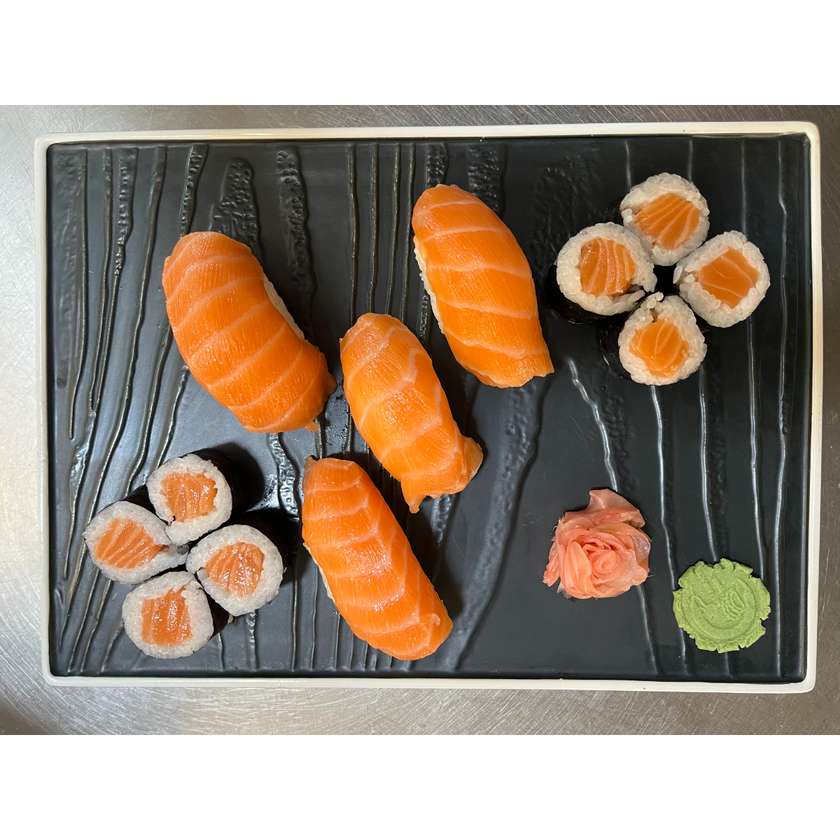 8 ks maki losos, 4 ks nigiri losos