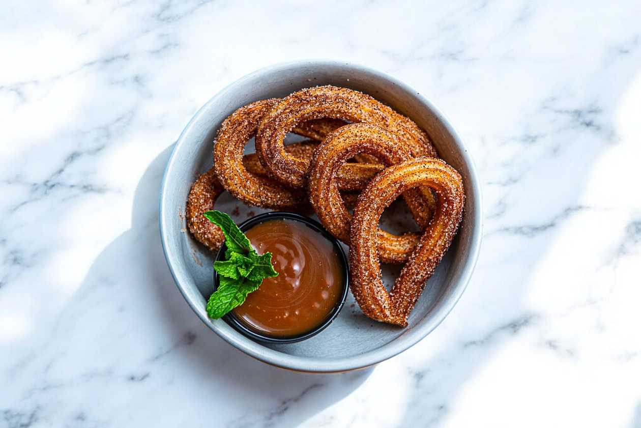 Churros (5pcs) & salted caramel sauce