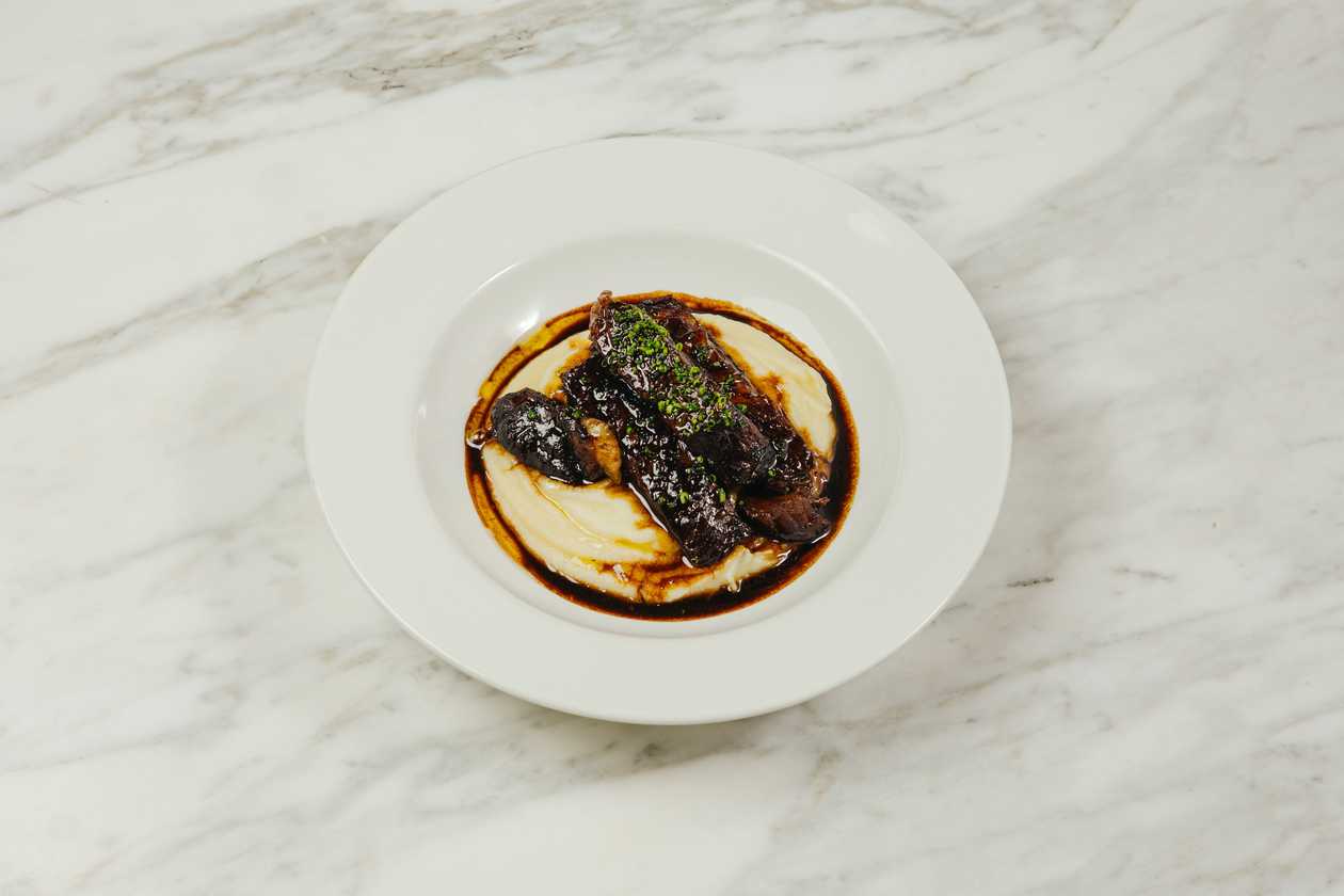 Slow-Cooked Beef with Mashed Potatoes 330g