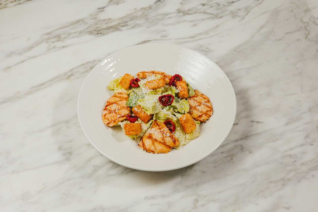 Caesar with chicken, romano salad and parmesan 250gr