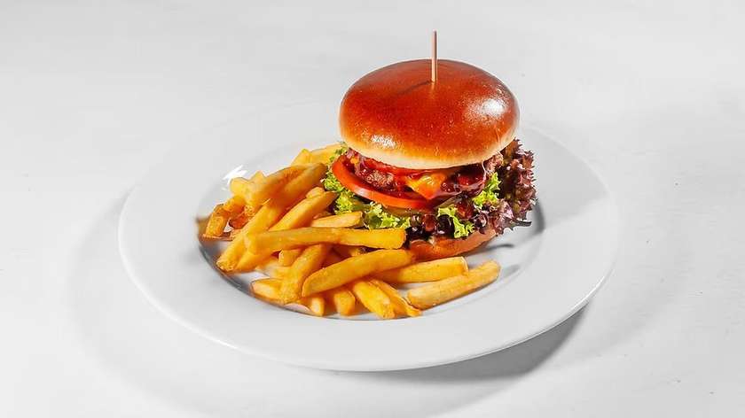 Hamburger s telecím masem 200g
