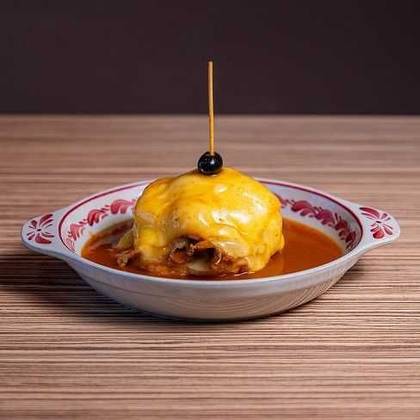 Francesinha c/bifanas