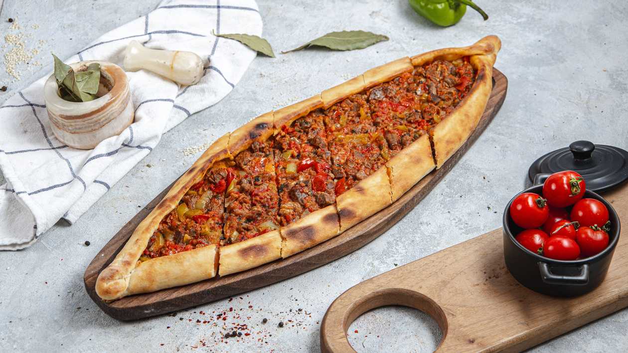 Diced Meat Pide