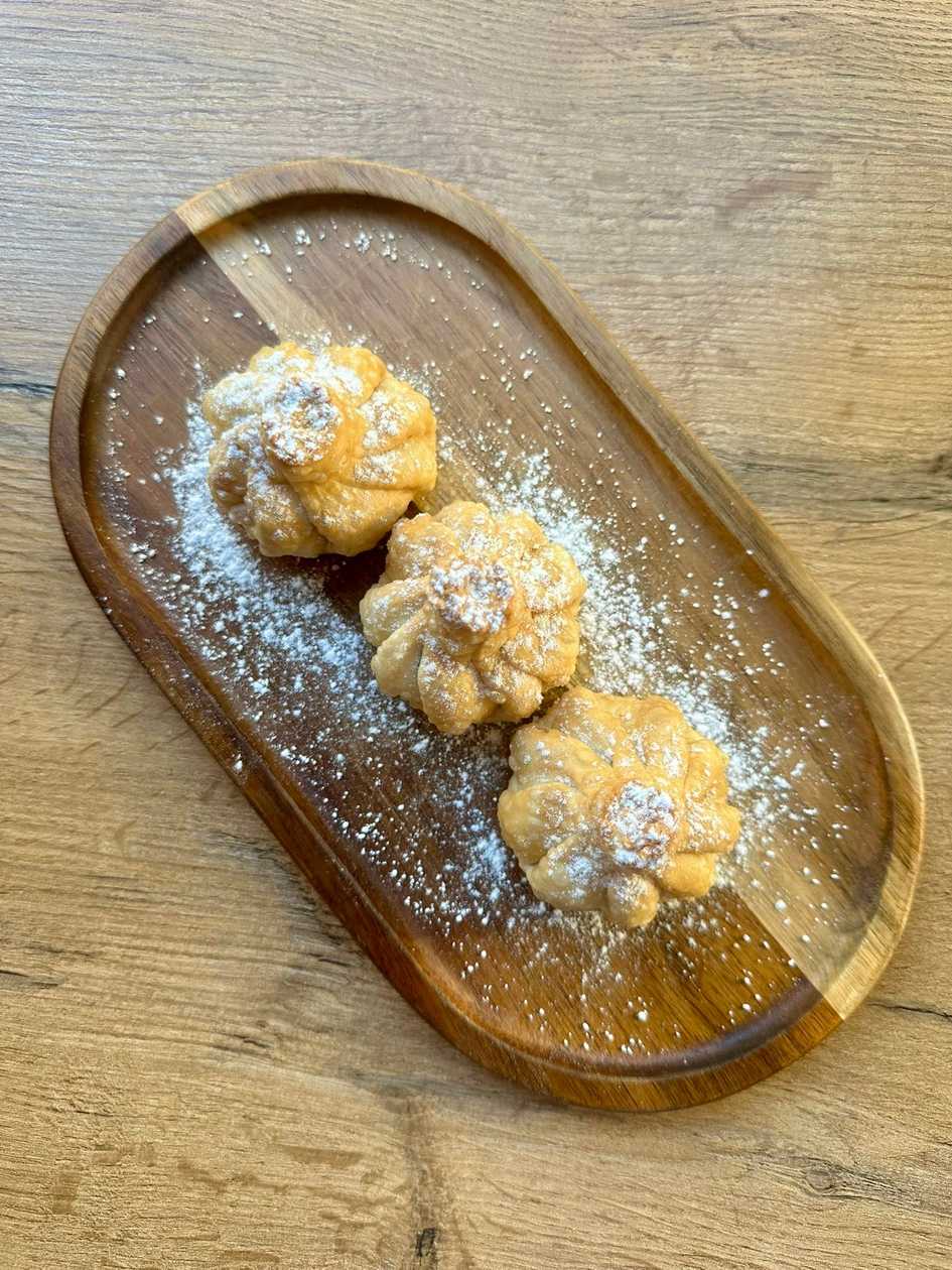 Fried Khinkali with Berries and Cream (3 pcs)