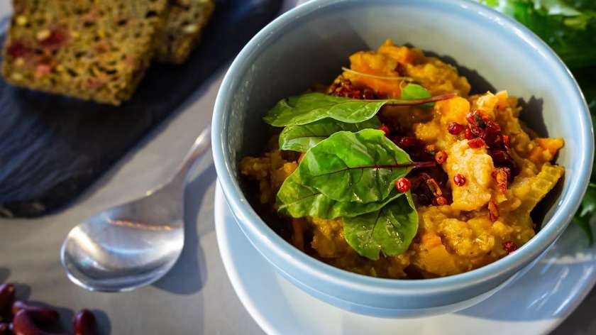 Kookoskreemiga läätse köögiviljasupp + šokolaaditordi lõik + võiku+mango smuuti