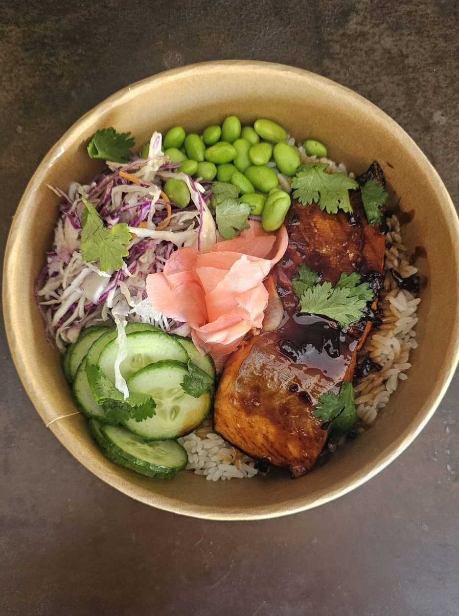Salmon Fillet Bowl With Rice, Cucumber, Edamame And Pickled Ginger