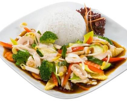 18. Kurczak Smażony Chop-Suey