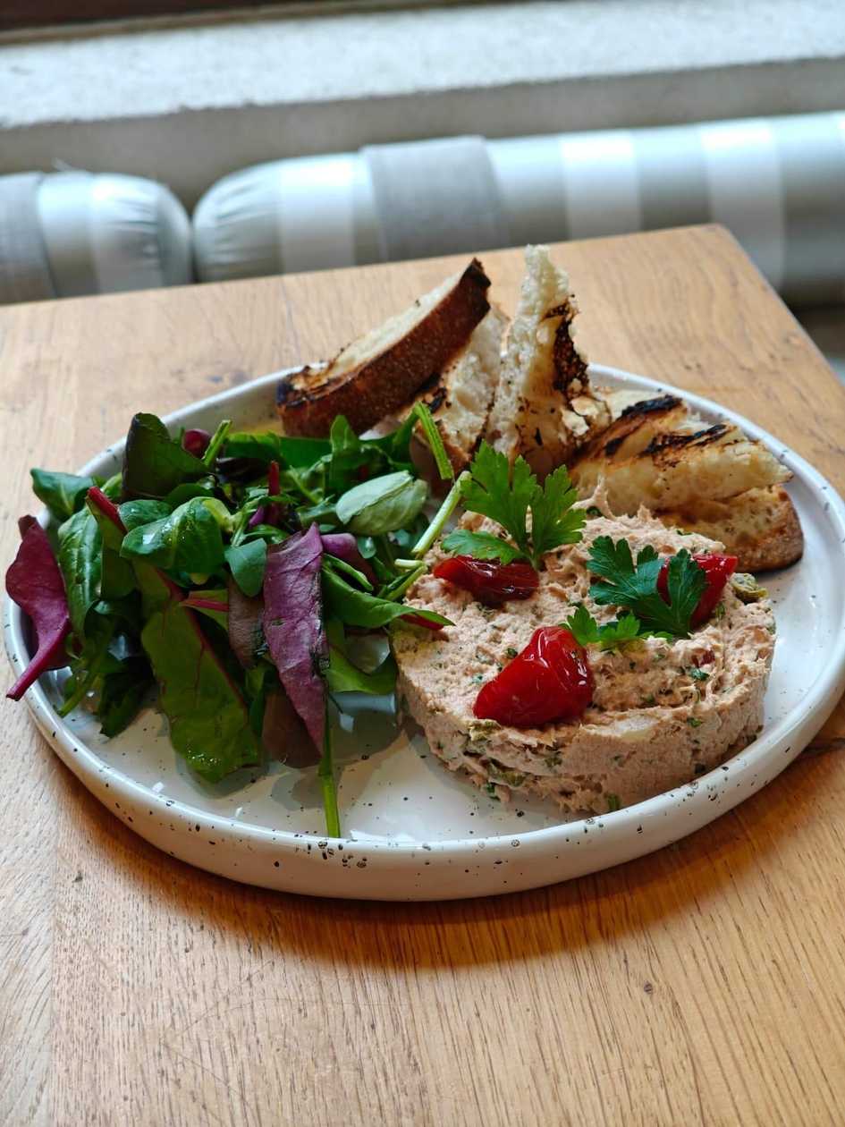 Tuna Cream with Salad
