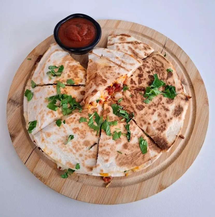 QUESADILLA CHORIZO.