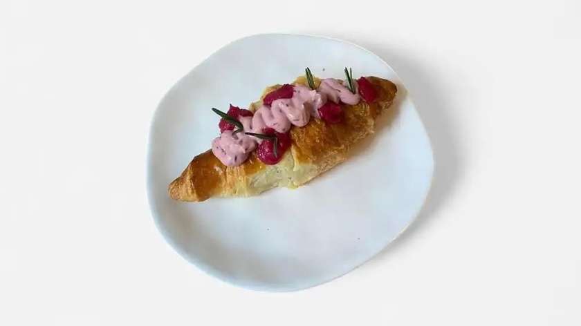 Croissant żurawinowy