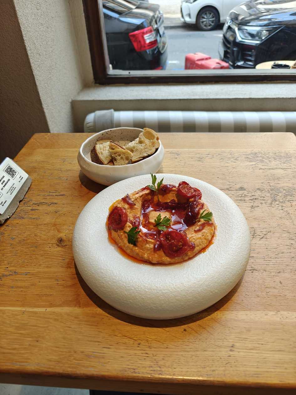 Hummus with Dried Tomatoes