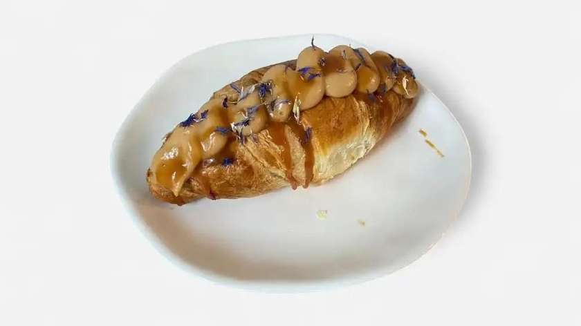 Croissant słony karmel