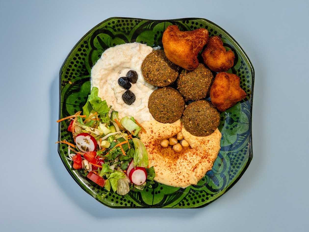 Magali talíř - hummus - pita menu