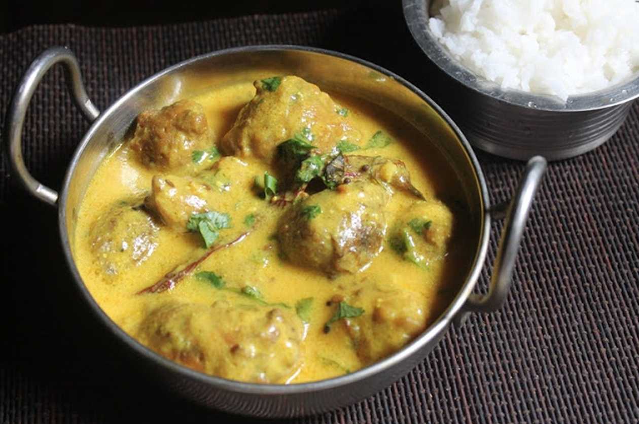 Punjabi Pakoda Kadhi