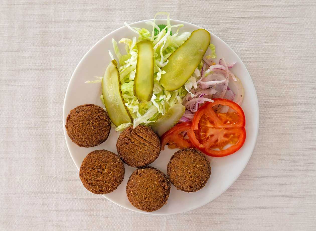 Falafel Sald 5 kus+ Hummus