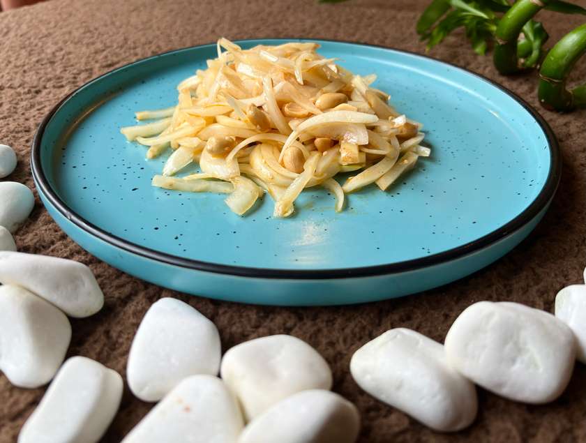 Salată de țelină cu alune (250g)