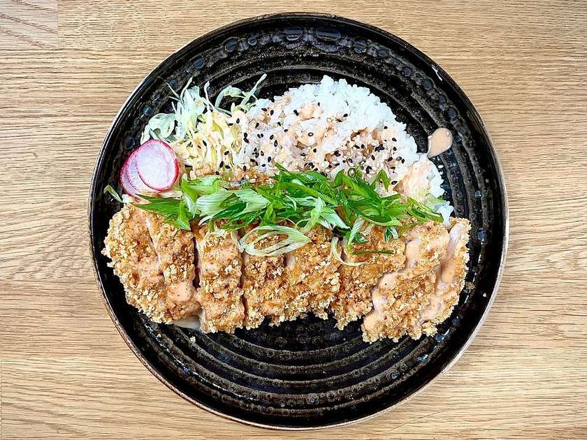 Kuřecí "Chikinkatsu" řízek s rýží + polévka