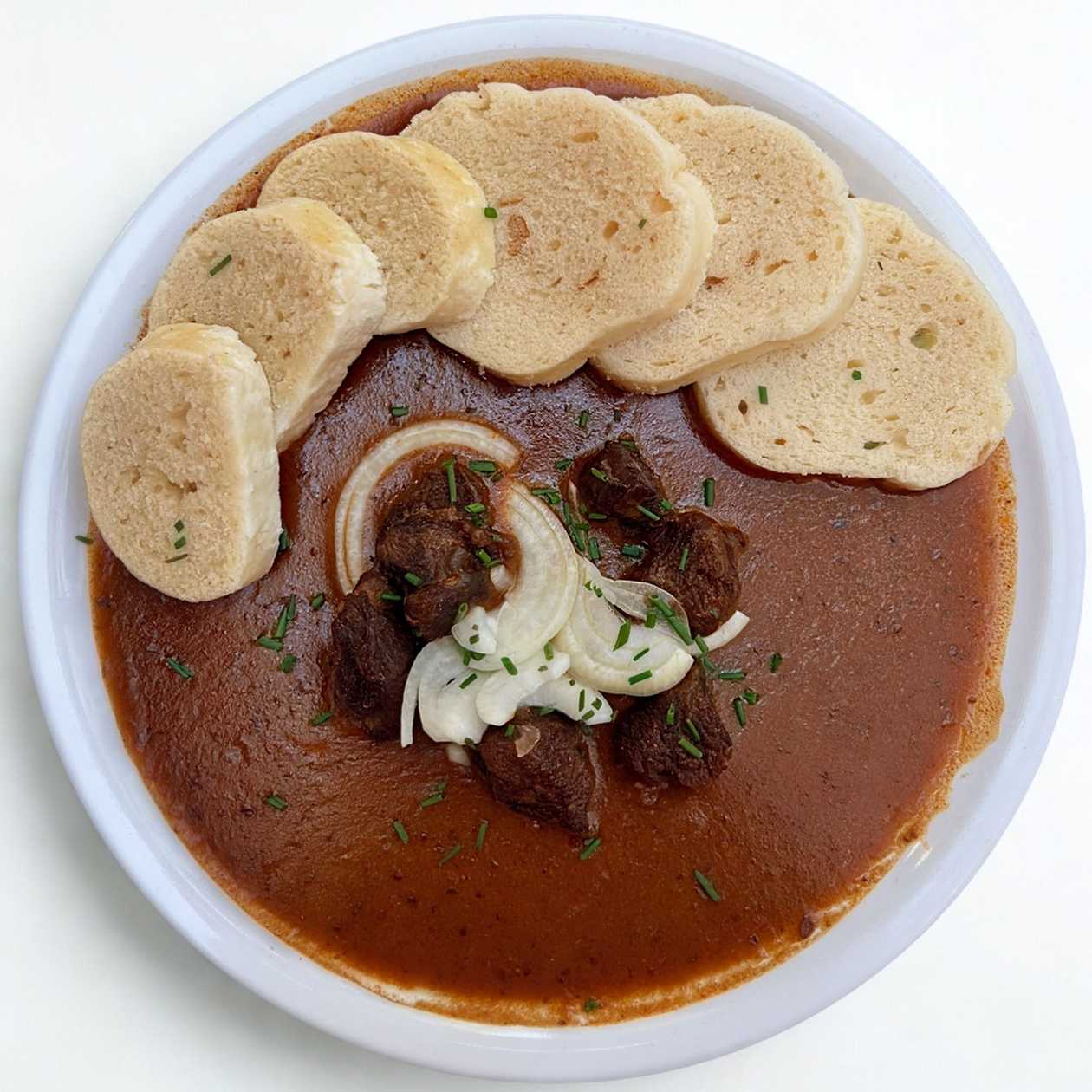 150 g Hovězí gulášek, knedlíky