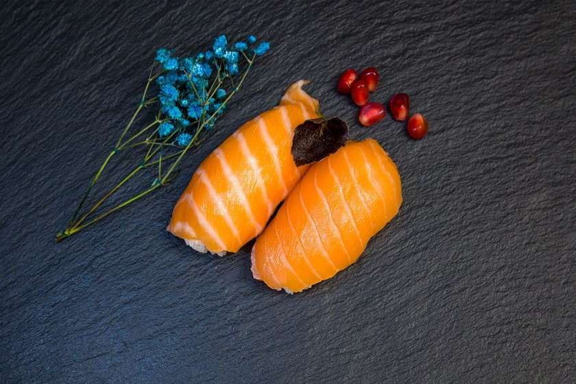 Nigiri ŁOSOŚ SUROWY | 2 szt