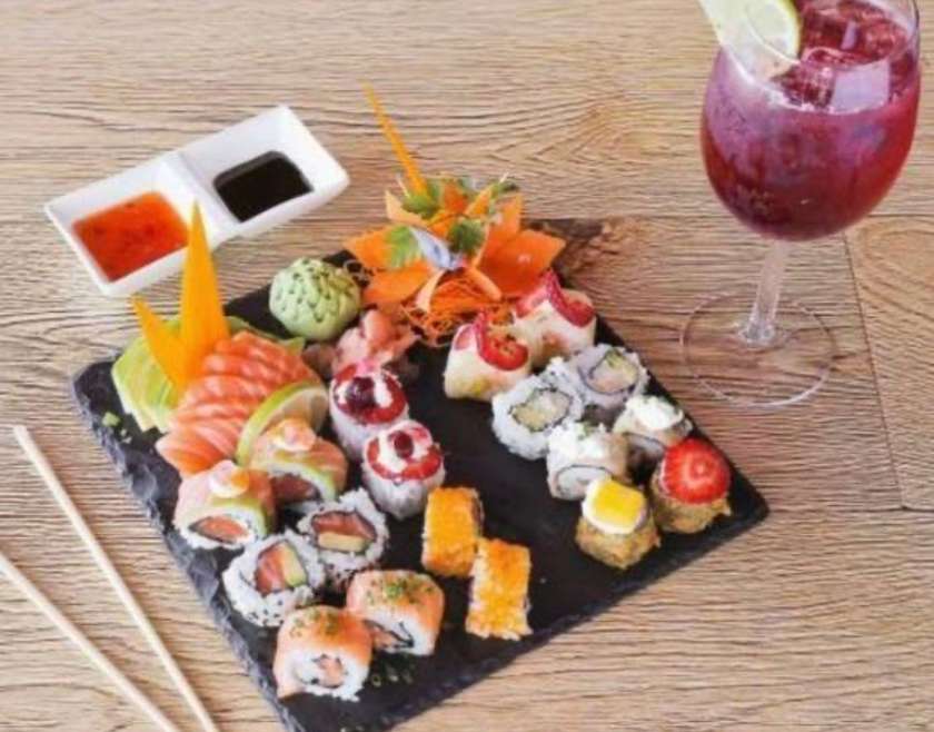Sushi & sashimi 20 picese ( pay for 1, get 2 )