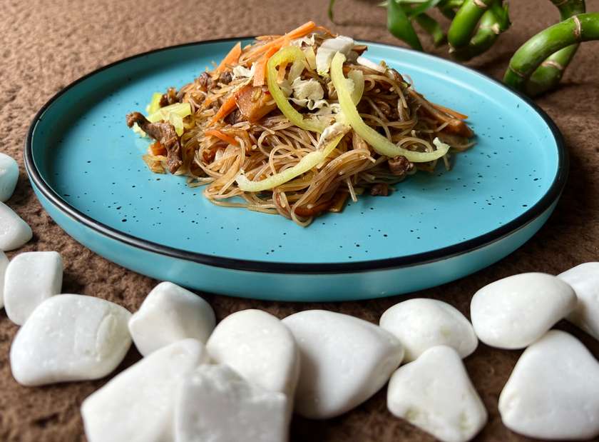 Spaghete prăjite cu vită (300g)
