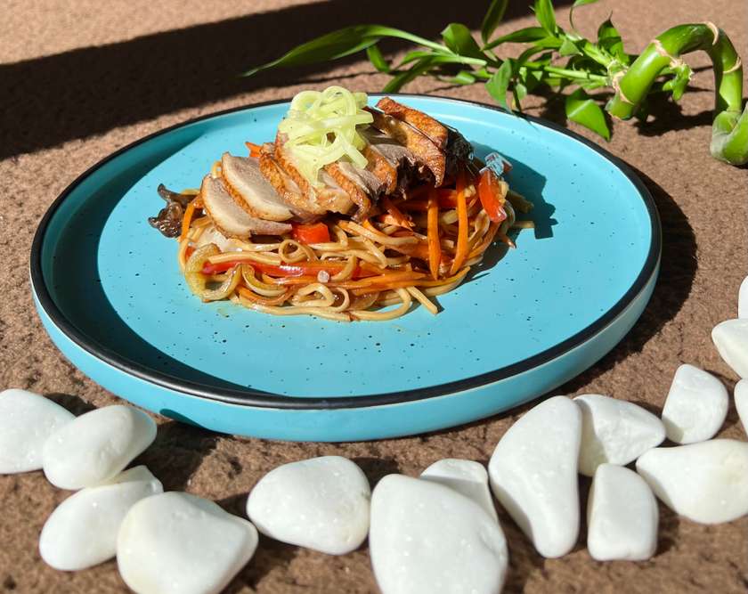 Rață Chow Mein (350g)