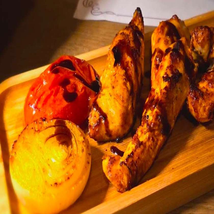 Šašlik z kuřecího masa v hliněné nádobě (Chicken Shashlik in a claypot)