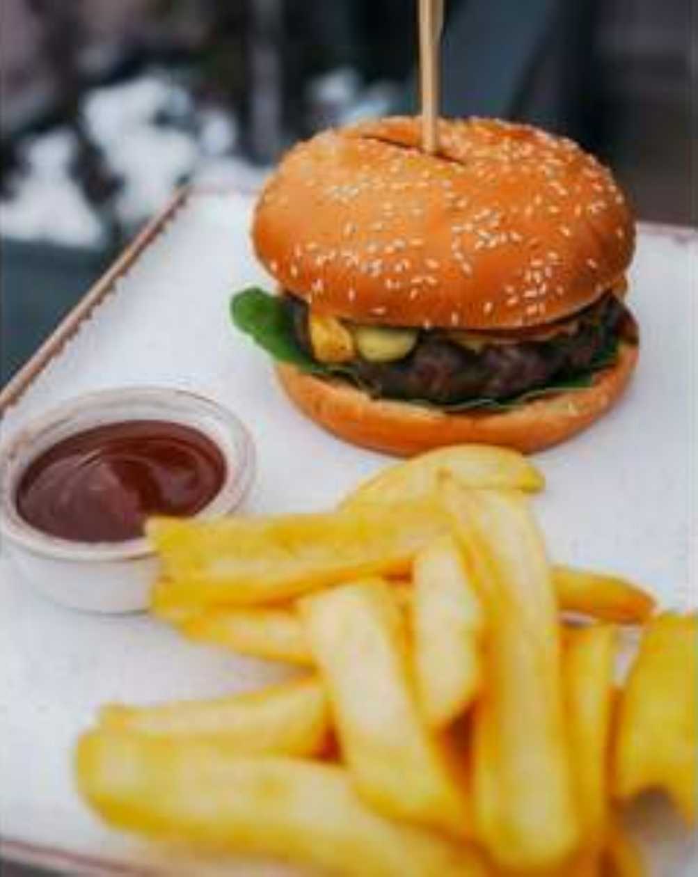 Veal Burger with Potato Dips