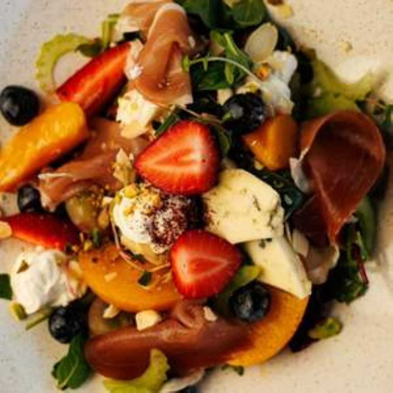 Salad with Ham and Caramelized Peach