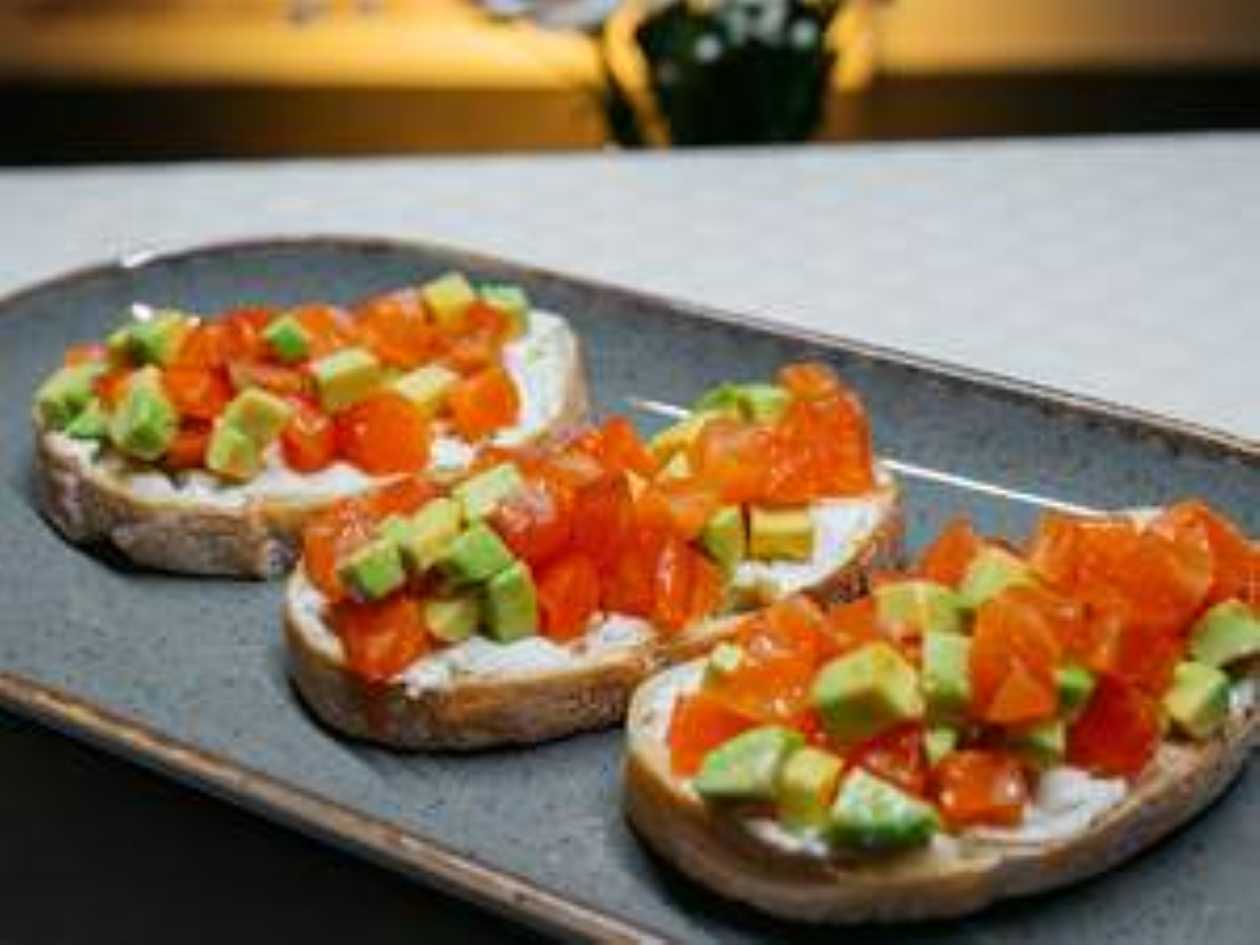 Bruschetta with salmon and avocado