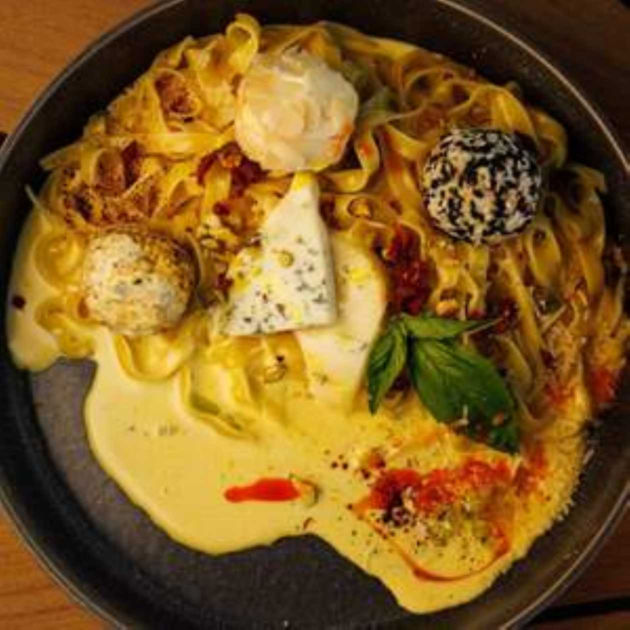 Mega Cheese Pasta