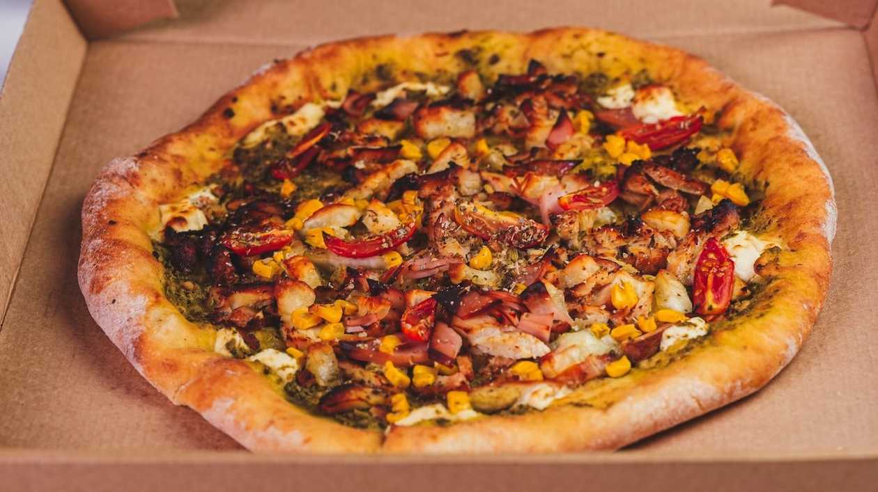 Pesto Chicken & Halloumi Pizza