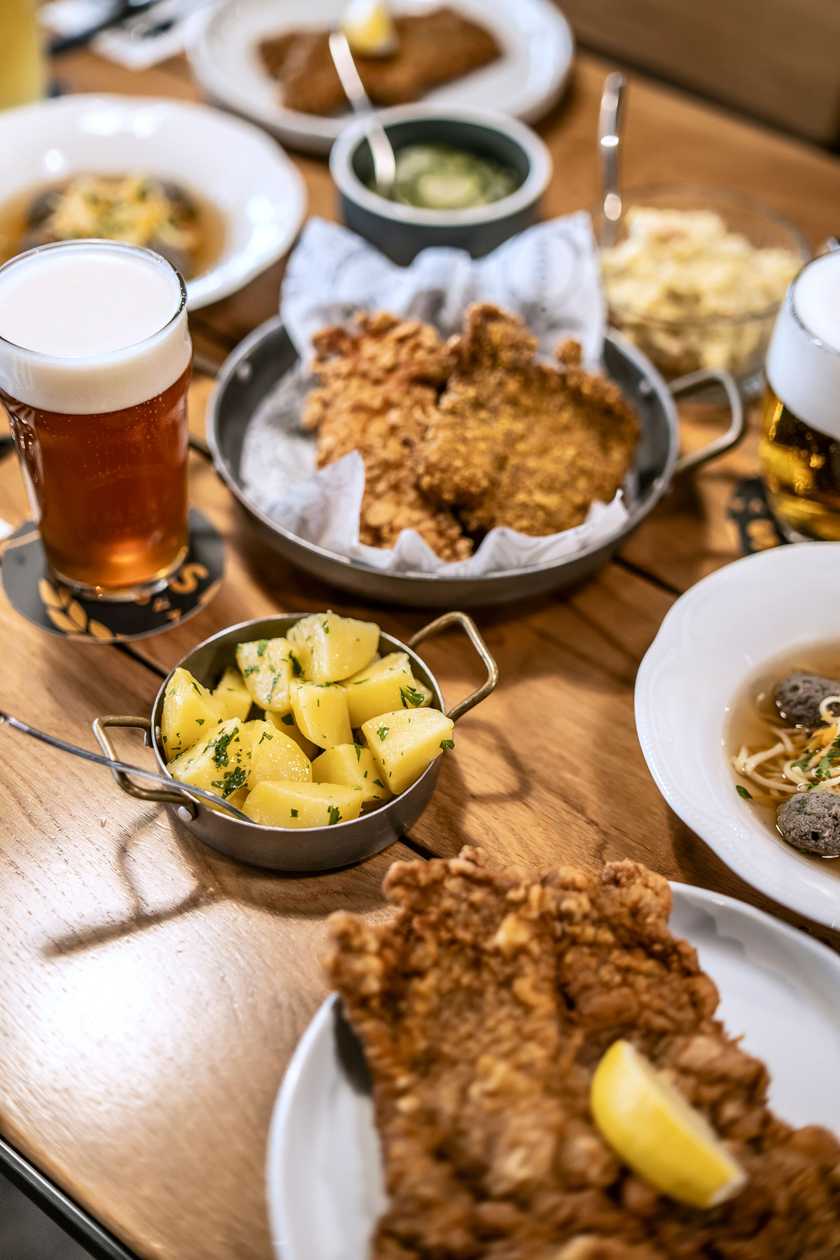 Sekaný řízek se sýrem gouda