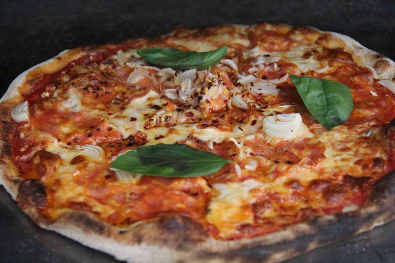 Pizza Diavola cu ceapă și peperoncino 32 cm