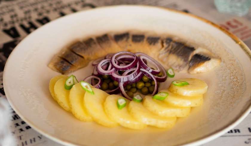 Herring fillet with onions and potato